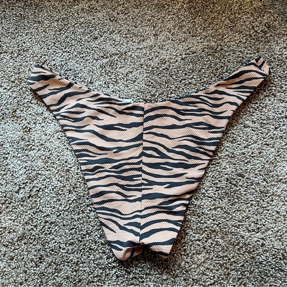 Aerie tiger print bikini - Picture 3 of 5